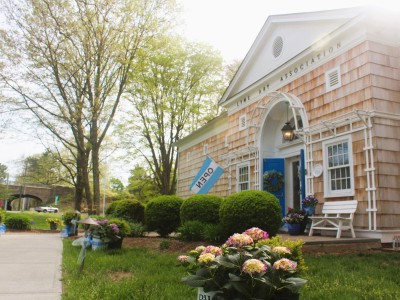 A view of the Lyme Art Association building from the front, with the Lyme Street highway overpass in the distance.