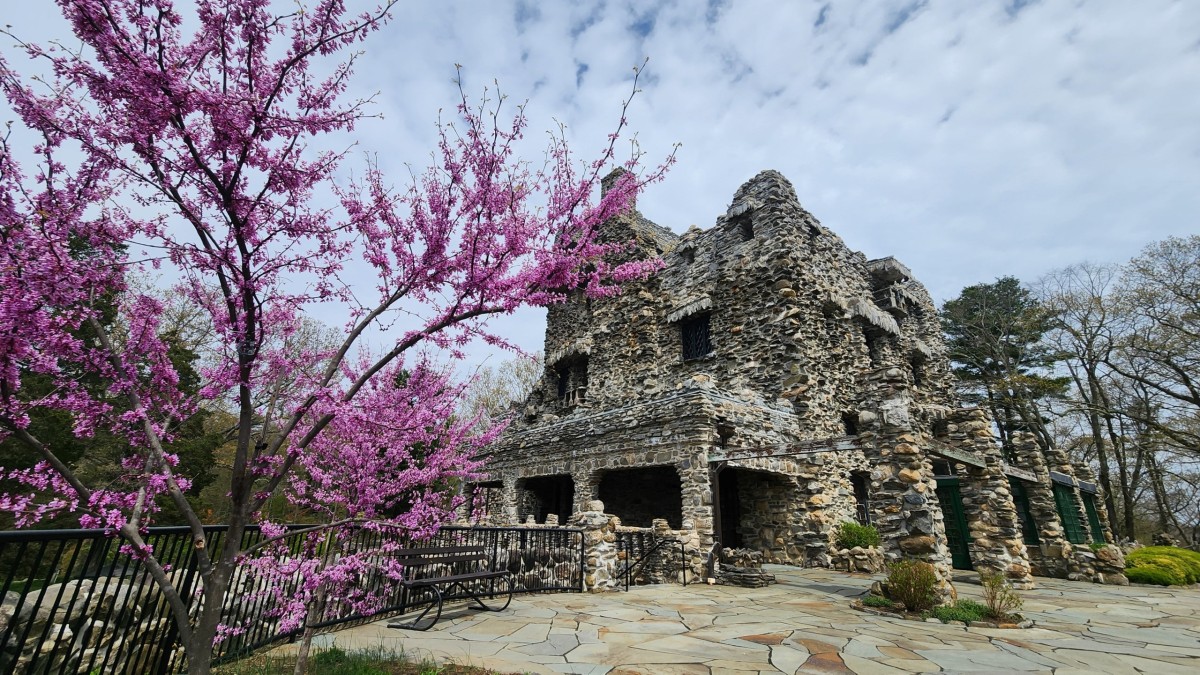 Theater Review: ‘Osaki-San’ at Gillette Castle Shines Light on Remarkable Life of Gillette’s Gentleman Valet