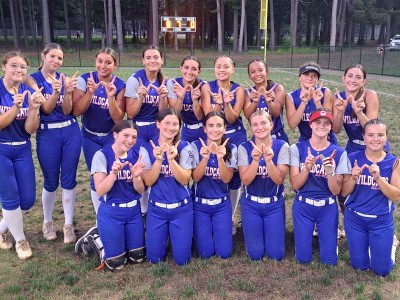 Girls in two rows make "W" signs with fingers.